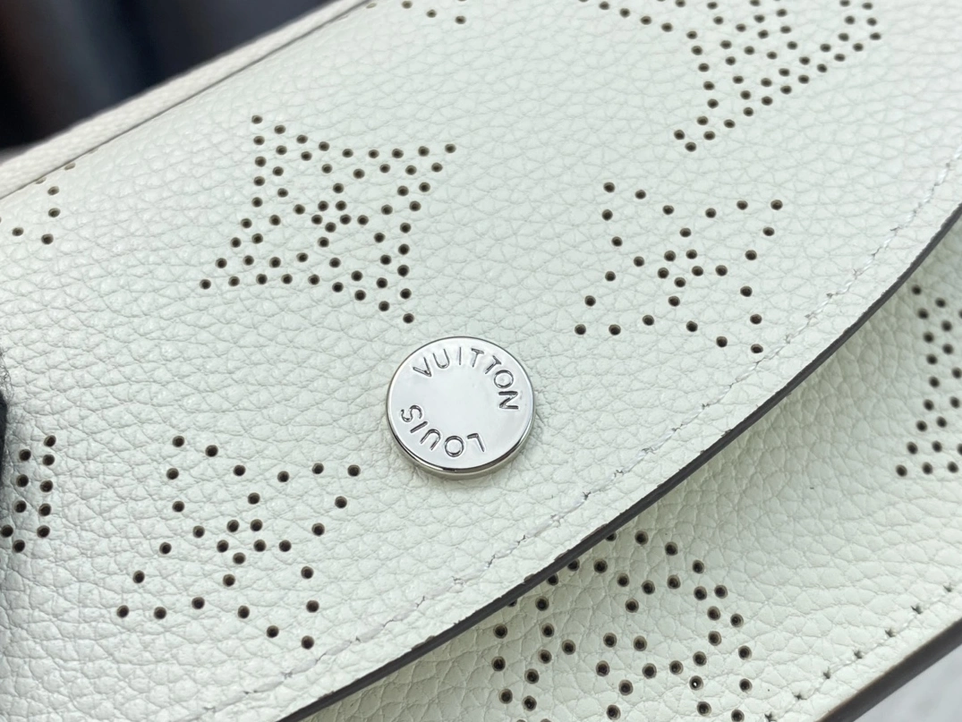 Louis Vuitton LV Card Case For Women Soft 6573 - Image 5