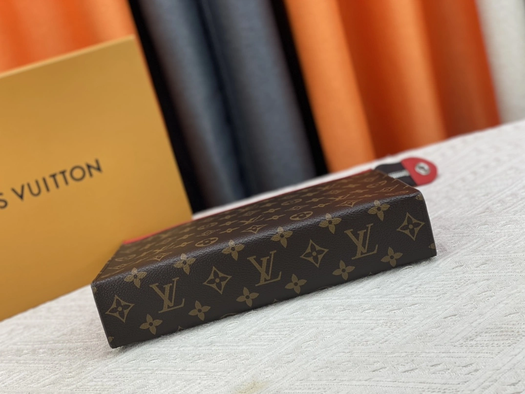 Louis Vuitton LV Wallets For Unisex AllSeason 9438 - Image 5