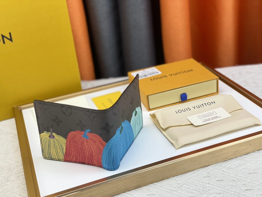 Louis Vuitton LV Wallets For Unisex Durable 8682 - Image 5