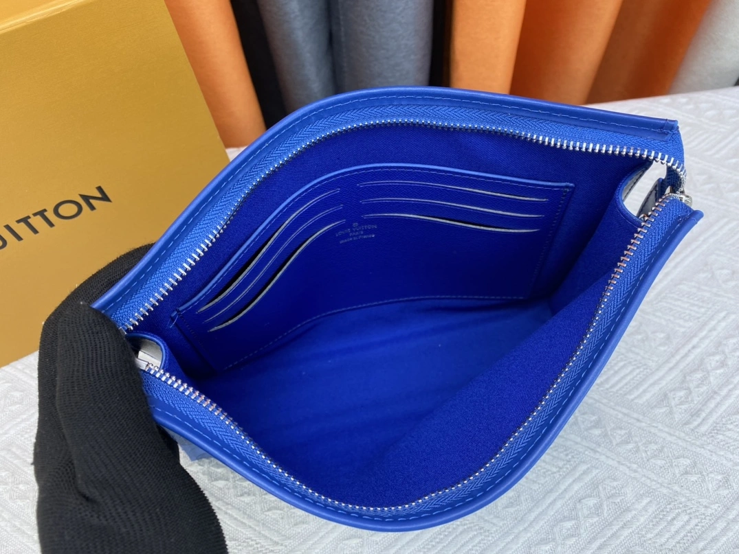 Louis Vuitton LV Wallets For Unisex Soft 298 - Image 8