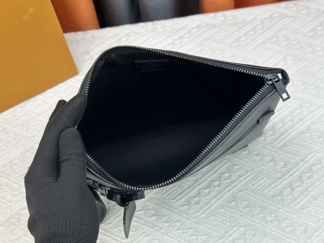 Louis Vuitton LV Wallets For Unisex SportInspired 5805 - Image 6