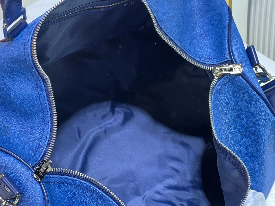 Modern 1198 Louis Vuitton Travel Bags - Image 7