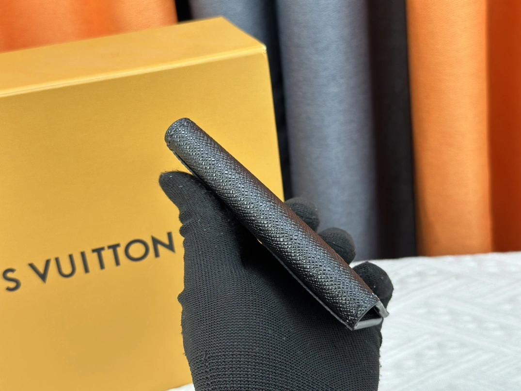 NewStyle 4371 Louis Vuitton LV Card Case In Black For Unisex - Image 3