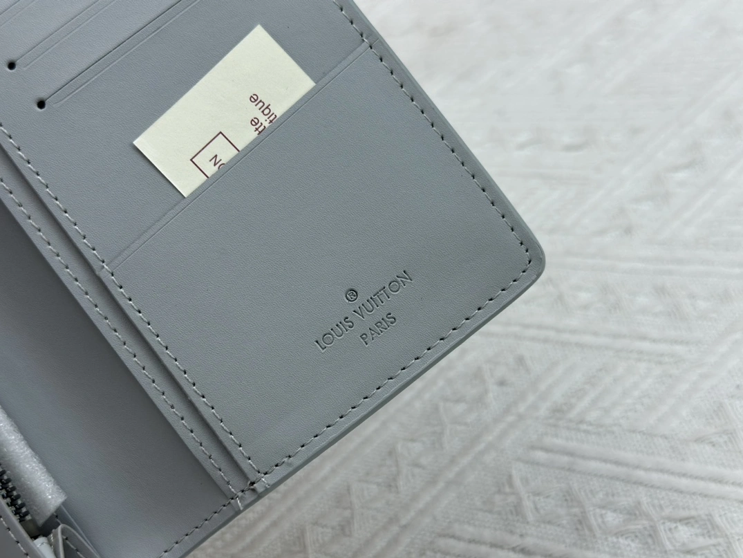 Soft 3268 Louis Vuitton LV Card Case - Image 7