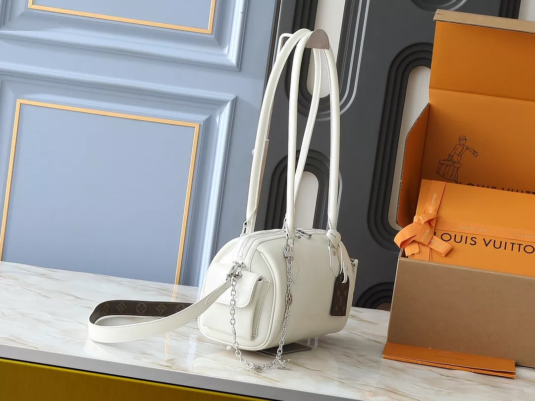 Soft 5638 Louis Vuitton AAA Quality Shoulder Bags For Women