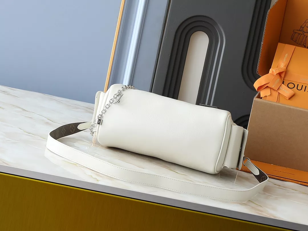 Soft 5638 Louis Vuitton AAA Quality Shoulder Bags For Women - Image 4