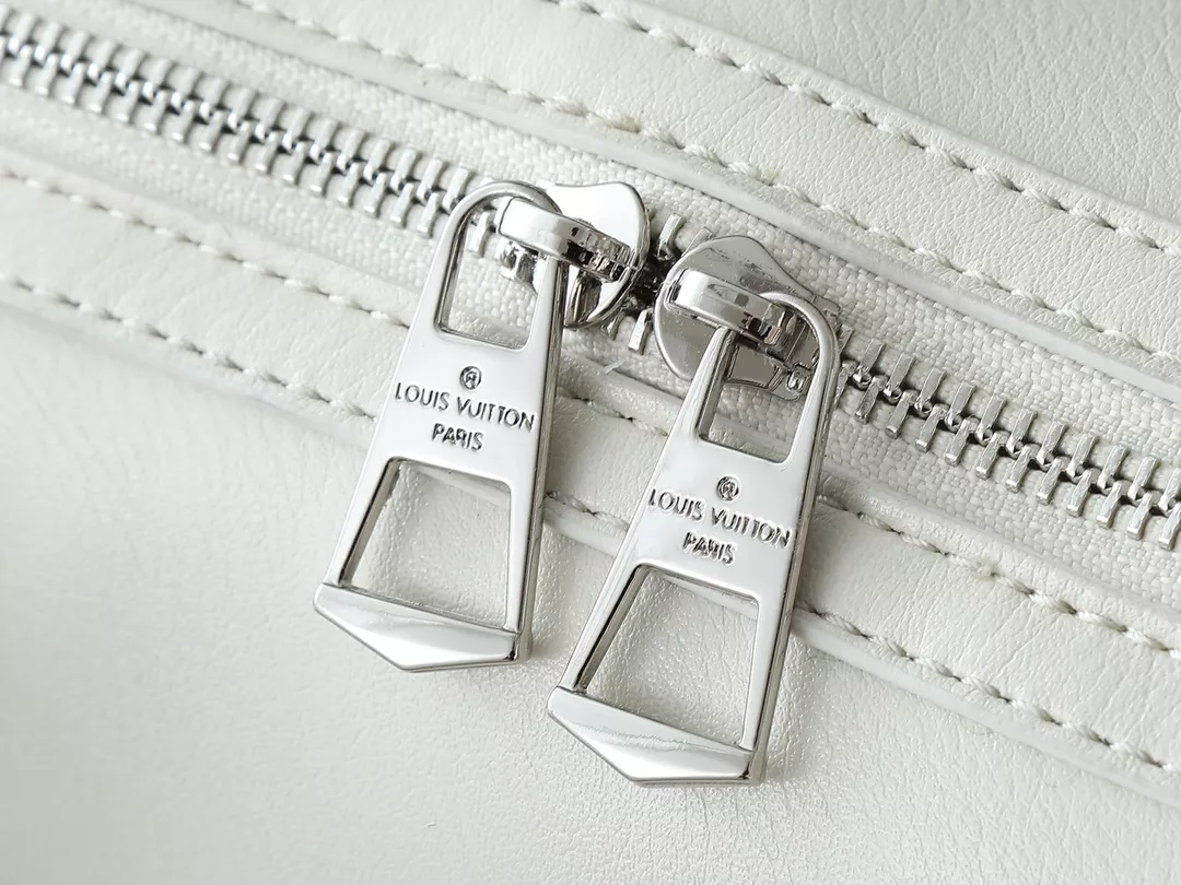 Soft 5638 Louis Vuitton AAA Quality Shoulder Bags For Women - Image 7