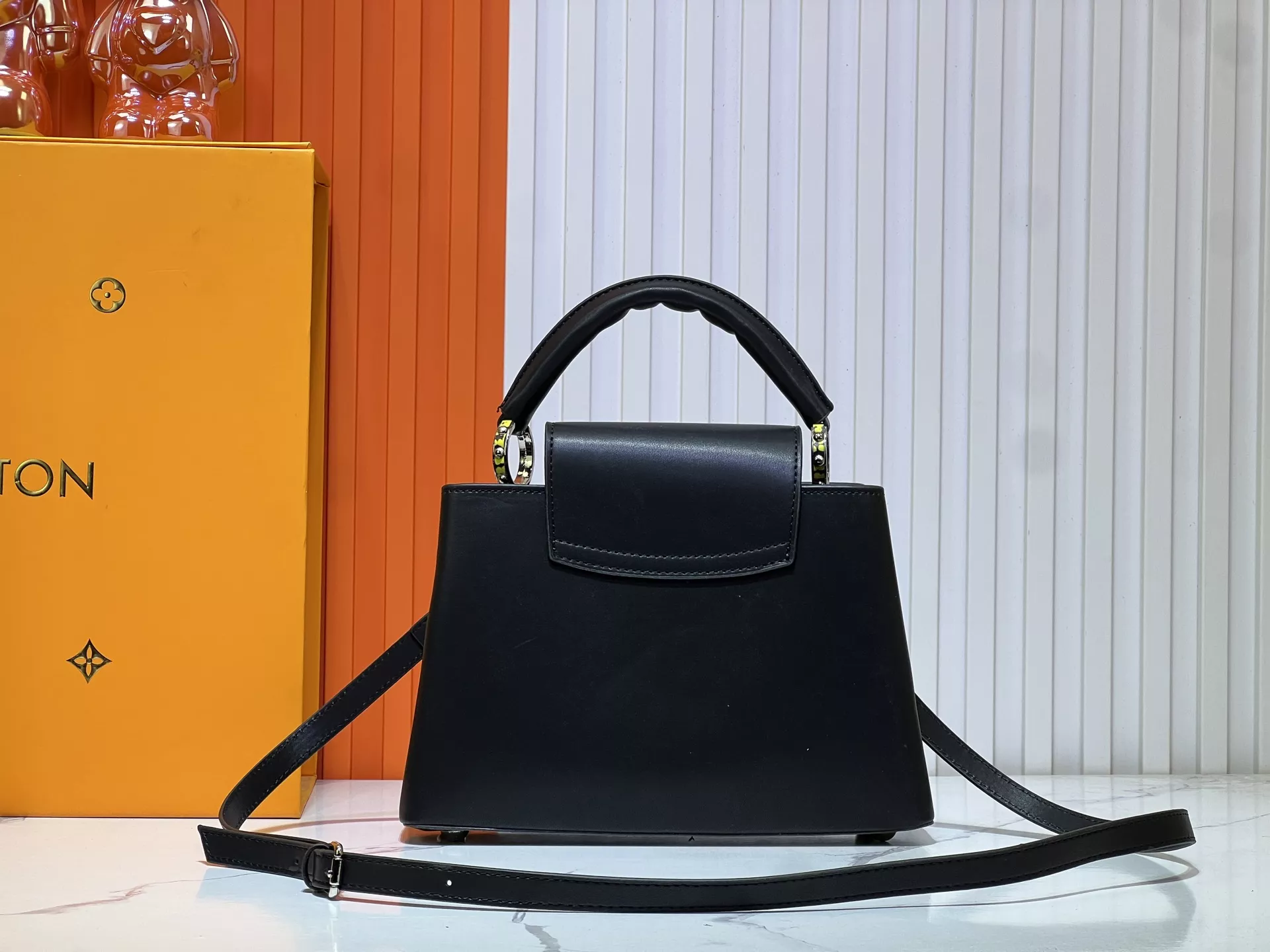 Soft 636 Louis Vuitton AAA Quality Messenger Bags For Women - Image 5