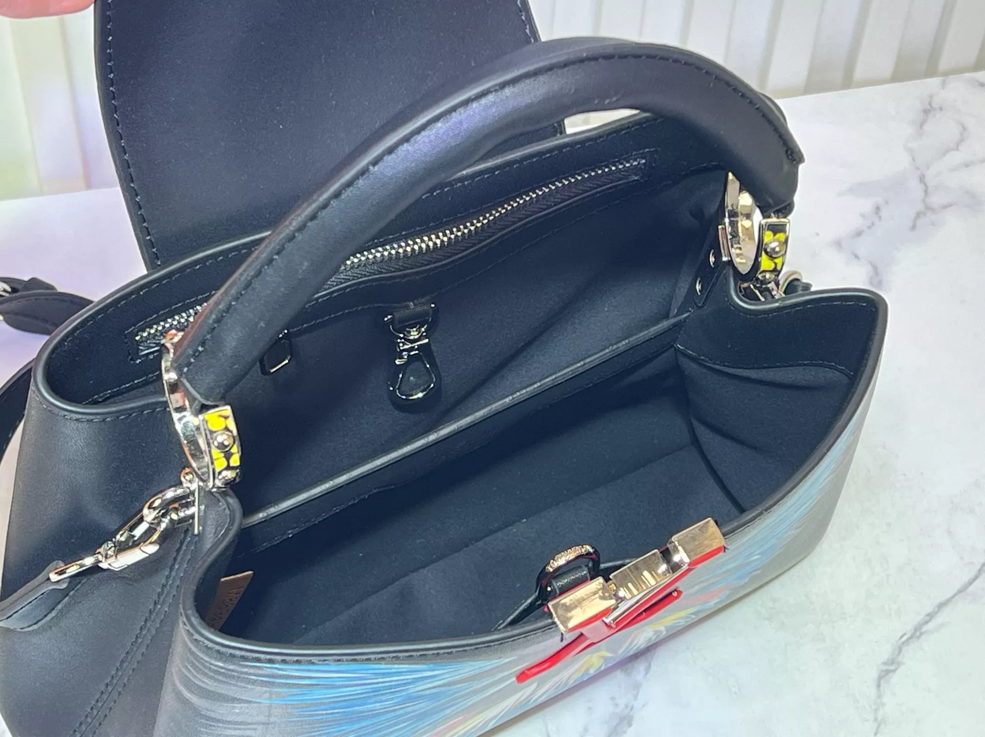 Soft 636 Louis Vuitton AAA Quality Messenger Bags For Women - Image 7