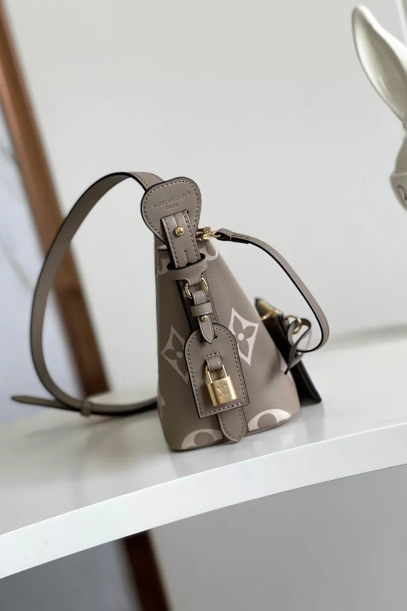 SportInspired 3515 Louis Vuitton AAA Quality Messenger Bags For Women