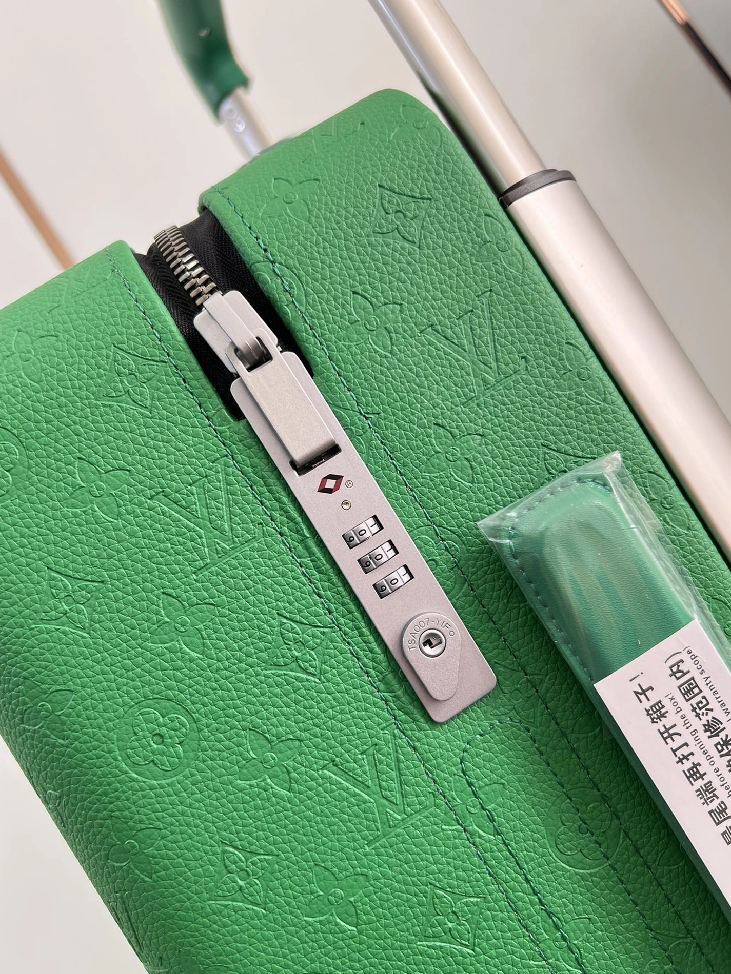 StreetReady 1543 Louis Vuitton Luggage - Image 5