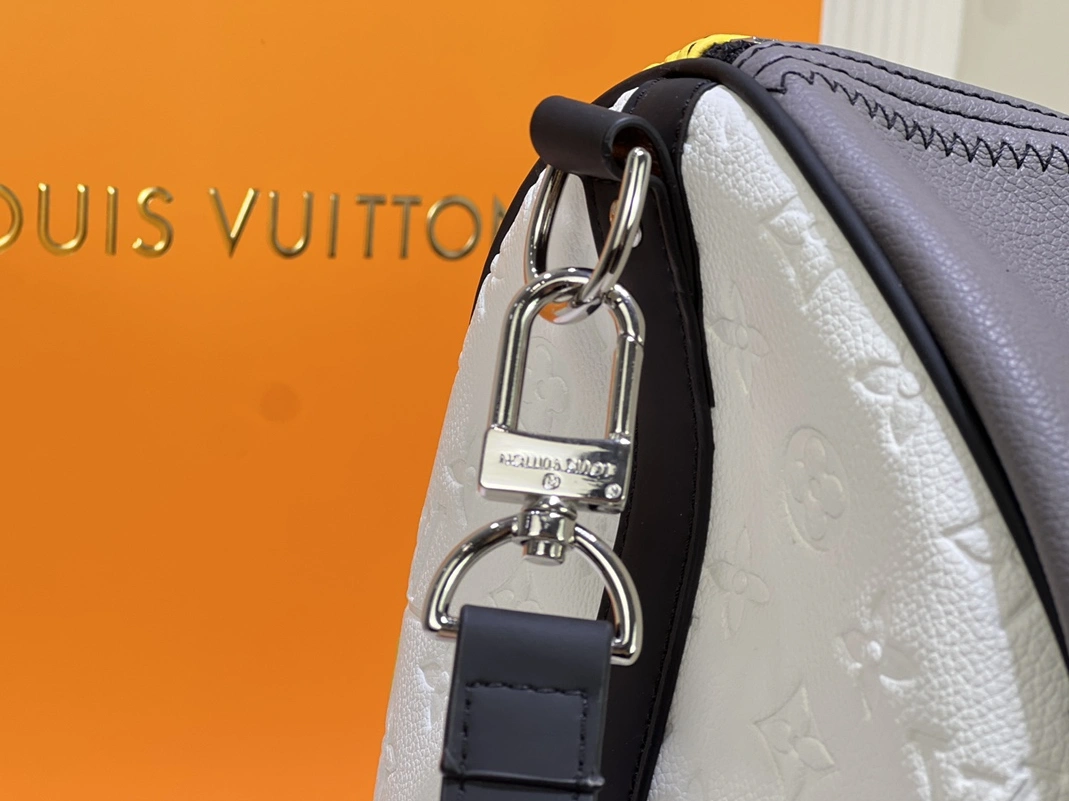 Stylish 7124 Louis Vuitton Travel Bags - Image 6