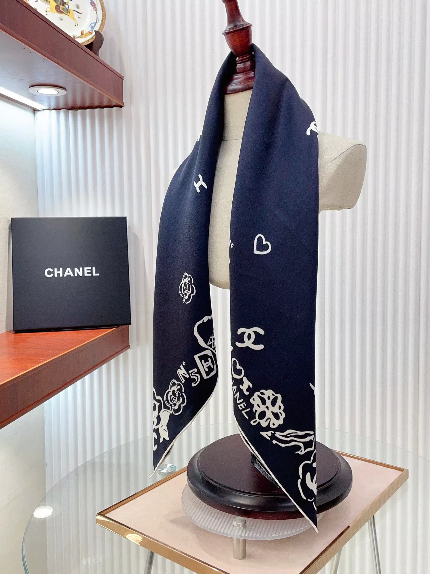 Timeless 6195 Chanel Silk Squares - Image 5