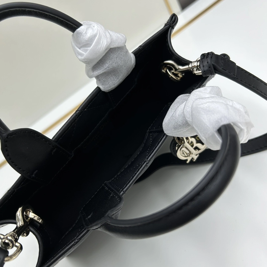 Trendsetting 4663 Christian Dior AAA Quality Handbags For Women - Image 7