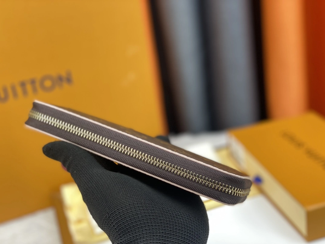 Trendy 148 Louis Vuitton LV Wallets - Image 3