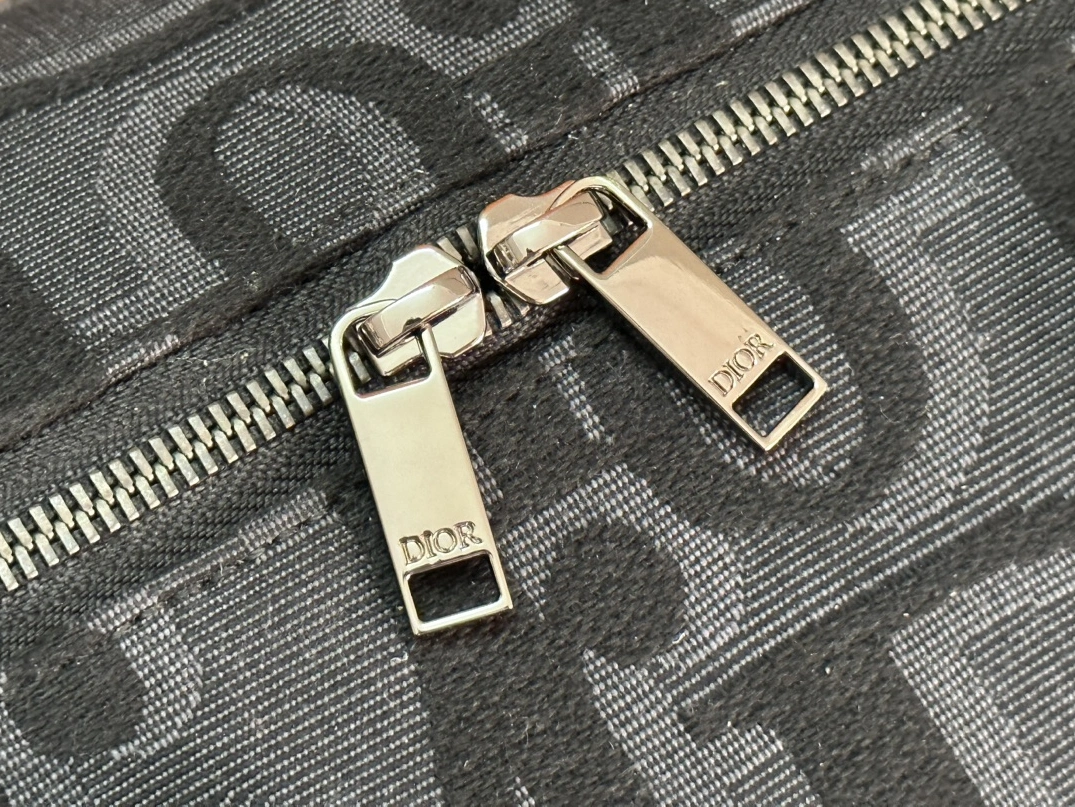 UrbanStyle 1176 Christian Dior Travel Bags - Image 4