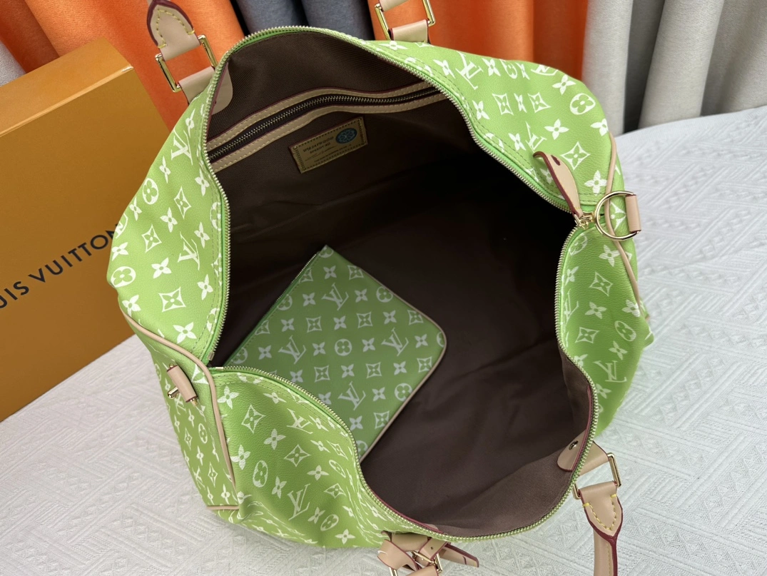 Vibrant 5253 Louis Vuitton Travel Bags - Image 8