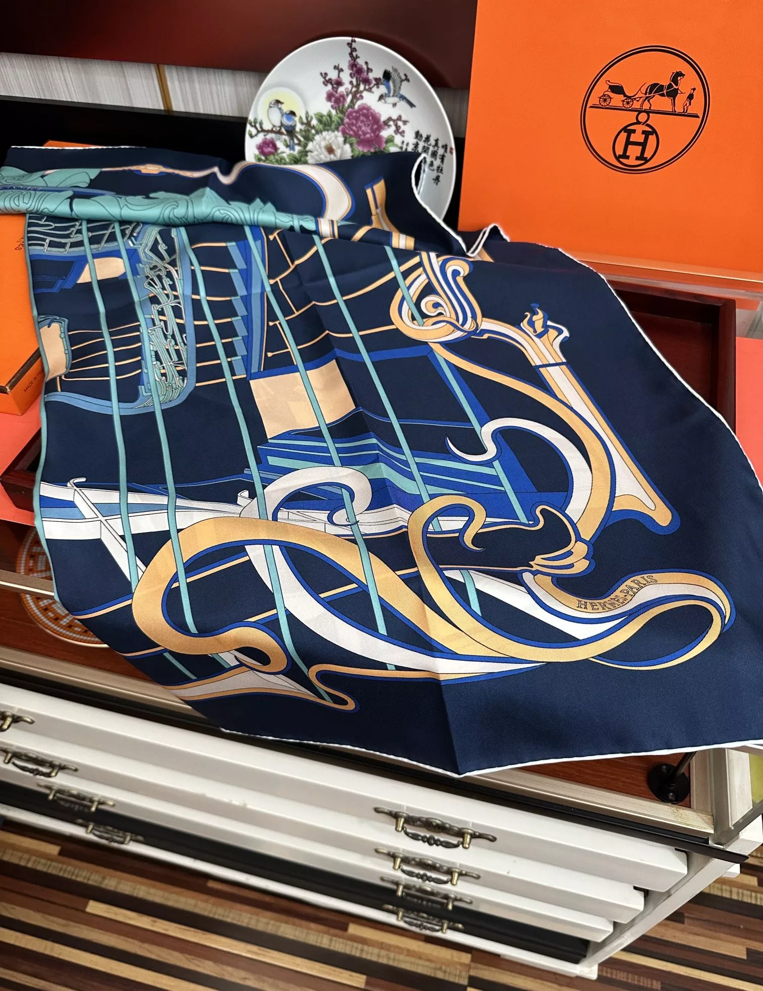 Vibrant 7182 Hermes Silk Squares