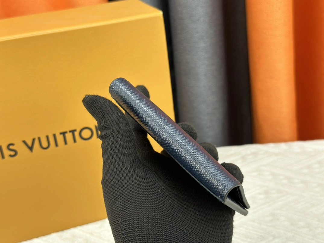 WellDesigned 3809 Louis Vuitton LV Card Case In Navy For Unisex - Image 3