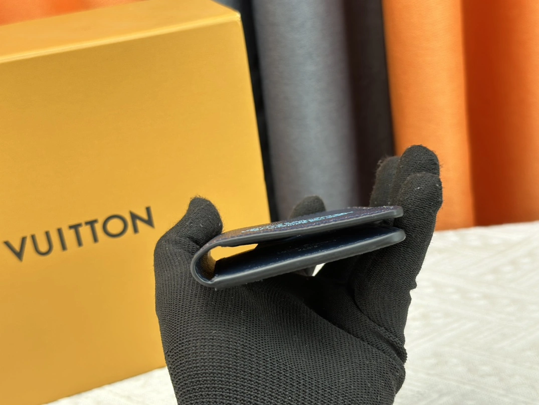 WellDesigned 3809 Louis Vuitton LV Card Case In Navy For Unisex - Image 4