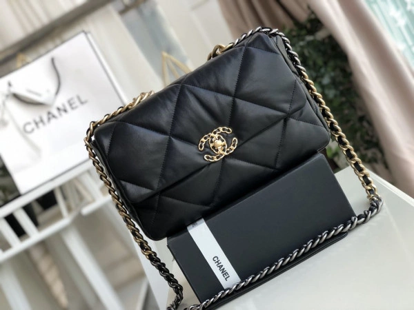 Affordable CHANEL 19 FLAP BAG 90 - Image 3