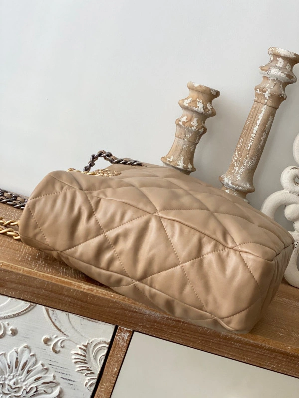 Fashionable CHANEL 19 SHOPPING BAG 23 - Image 9