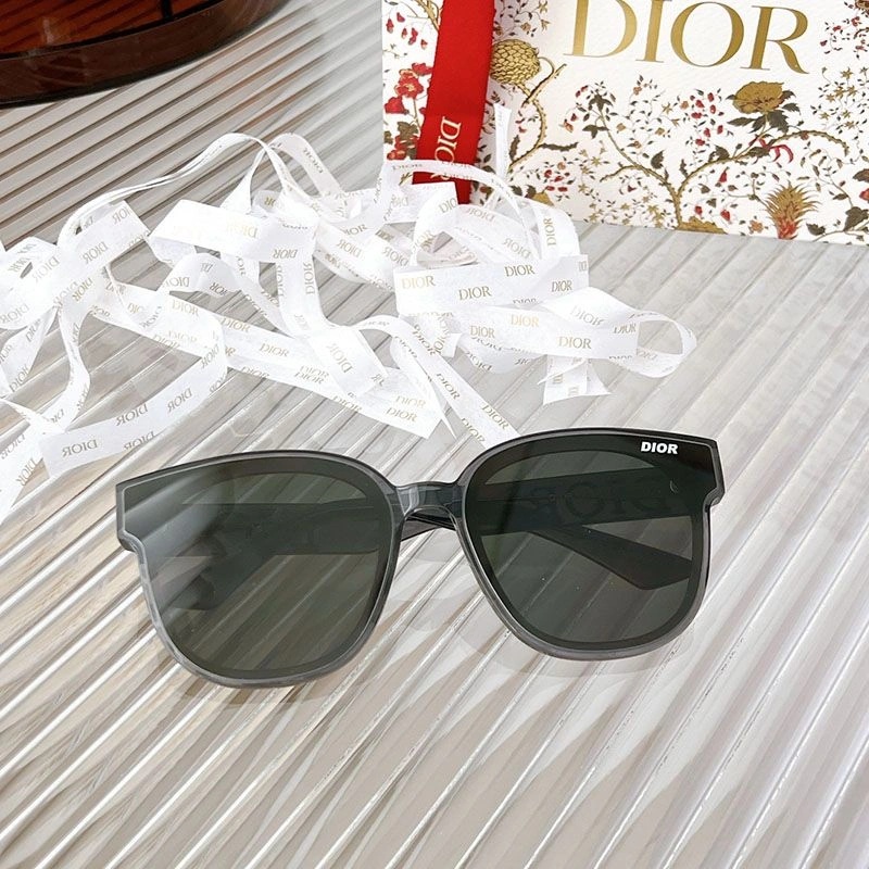 Dior DIOR8067 Butterfly Sunglasses - Image 9