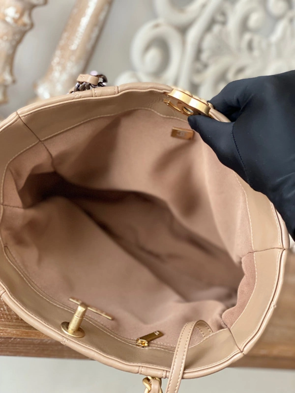 Fashionable CHANEL 19 SHOPPING BAG 23 - Image 6
