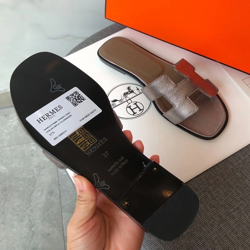 Hermes Oran Slides Women Grain Calfskin In Silver - Image 4