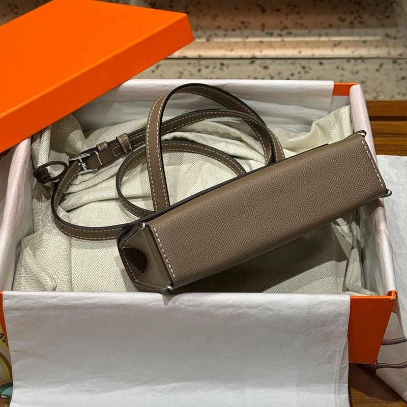 Hermes Hermesnap Wallet Epsom Leather Palladium Hardware In Khaki - Image 3