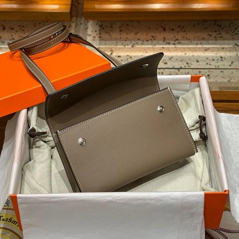 Hermes Hermesnap Wallet Epsom Leather Palladium Hardware In Khaki - Image 4