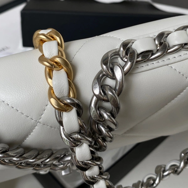 CHANEL 19 WALLET ON CHAIN AllSeason 35 - Image 5